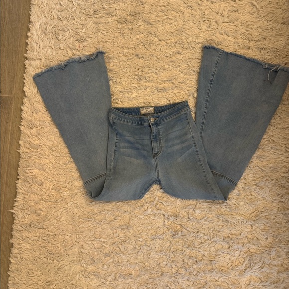Free People Float on Flares …..Flared Blue Jeans.NWOT - Picture 11 of 13